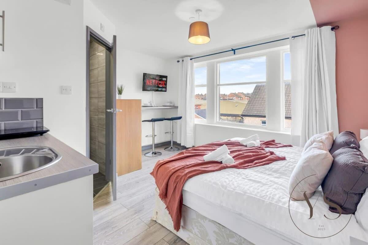 Sienna Longton 2d - Wi-fi, Alton Towers, Netflix Stoke-on-Trent