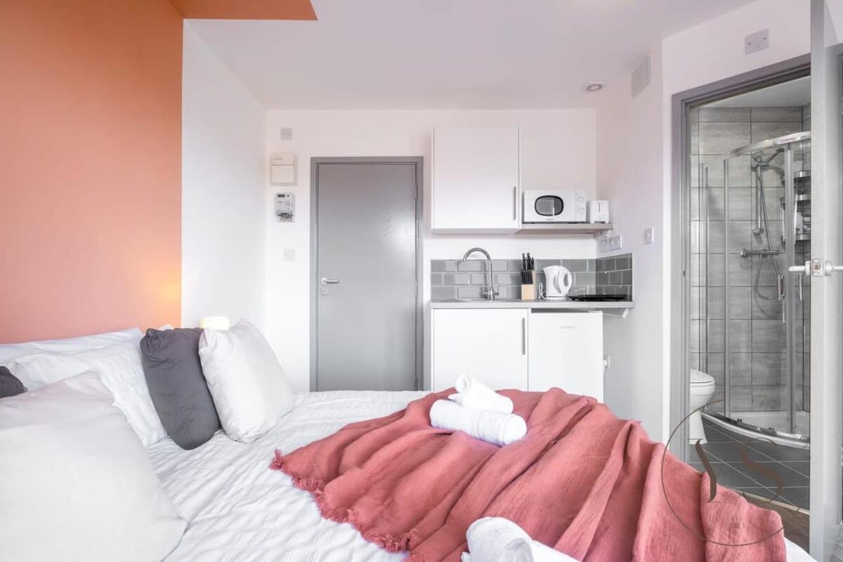 Sienna Longton 2d - Wi-fi, Alton Towers, Netflix Apartment